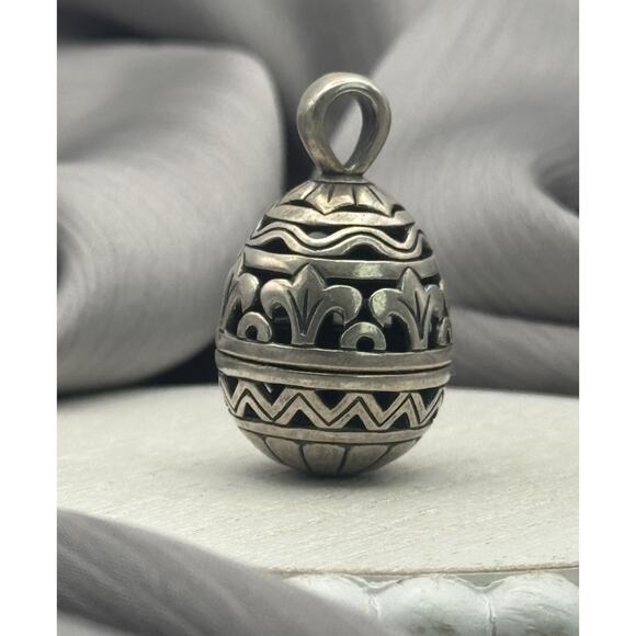 Retired James Avery Sterling Silver Large Easter Egg 3D pendant 16.82G/1.4in